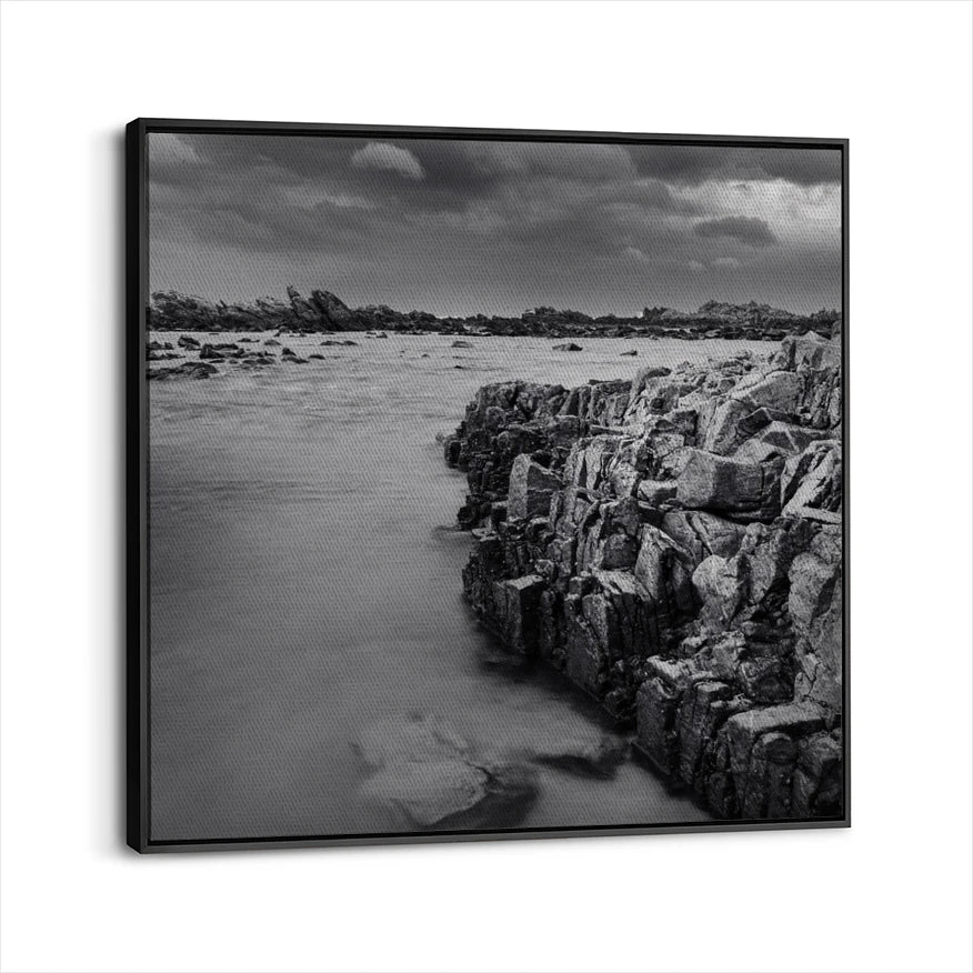 framed-canvas-black