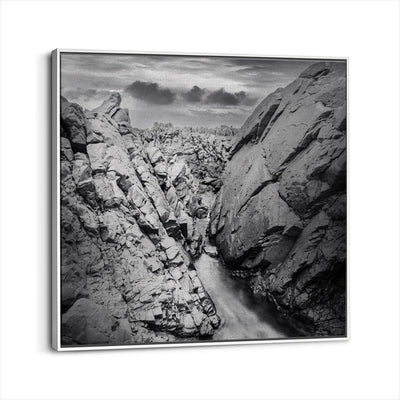 framed-canvas-white