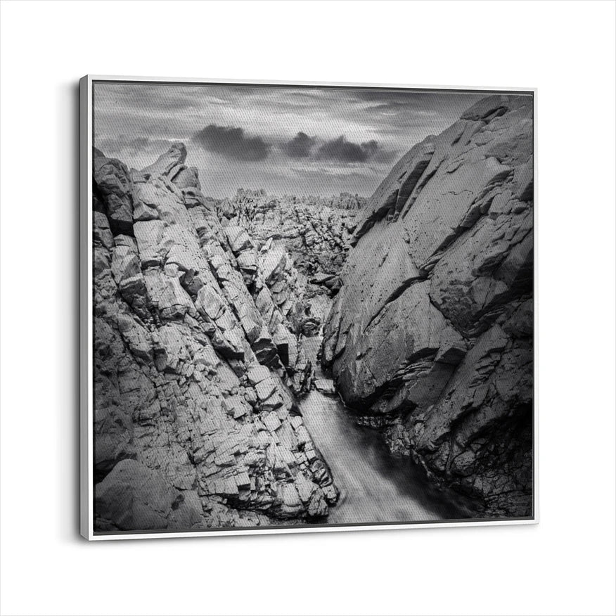 framed-canvas-white
