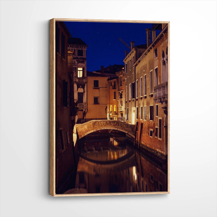 framed-canvas-natural-wood